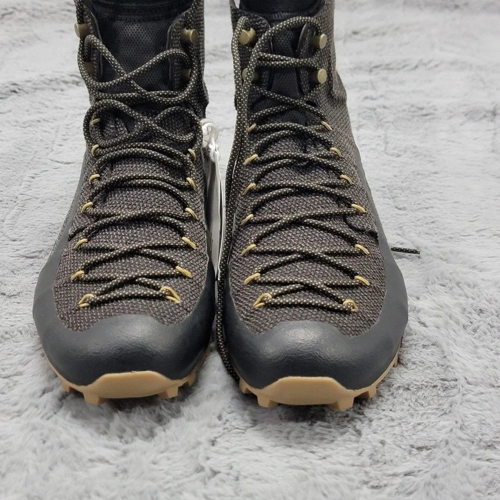Naglev unico boots